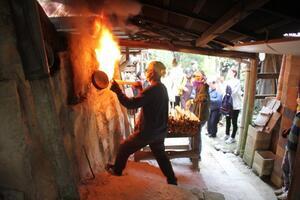 写真：水月窯窯焚き