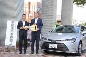 写真：事務連絡車両寄贈式