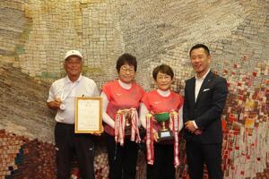 写真：ソフトテニス優勝報告