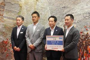 写真：岐阜信用金庫100周年記念寄付贈呈式