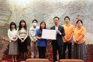 写真：たじみ市民討議会協定書調印式