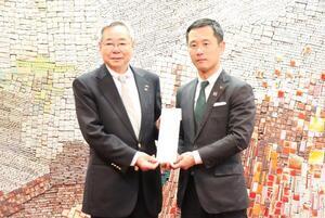 写真：能登半島地震義援金贈呈式