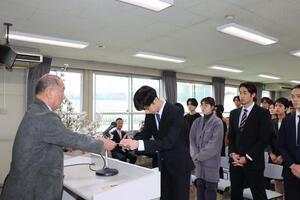 写真：多治見市陶磁器意匠研究所入所式