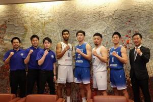 写真：岐阜セイリュウヒーローズのみなさんと市長