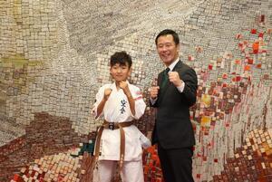 写真：藤原さんと高木市長