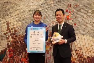 写真：今井さんと市長