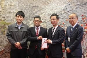 写真：寄付贈呈式