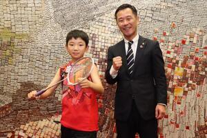 写真：山本さんと市長