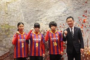 写真：女子サッカー選手権大会出場選手表敬訪問