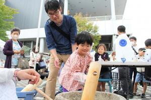 写真：餅つき