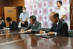 写真：教育長事務引継ぎ式