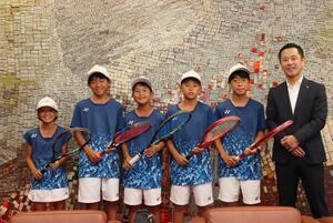 写真：市長と全日本小学生ソフトテニス選手権大会出場選手のみなさん
