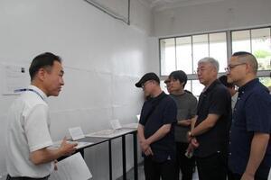 写真：中国美術大学視察団　陶磁器意匠研究所訪問1