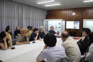 写真：中国美術大学視察団　陶磁器意匠研究所訪問2