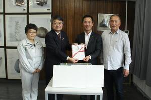 写真：焼成用棚板寄贈式