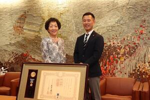 写真：市長と柘植さん