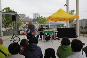 写真：大道芸の様子