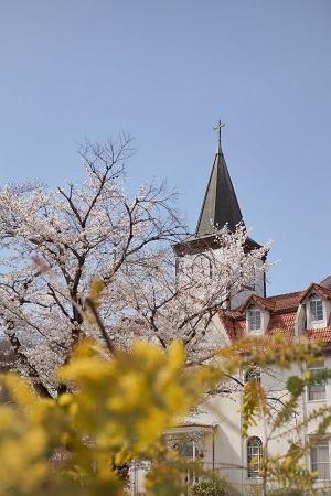 第8回フォトコンテスト受賞作品(修道院と桜の写真)