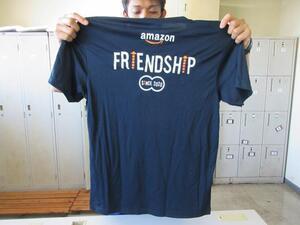 写真：アマゾン寄贈Tシャツの背中側