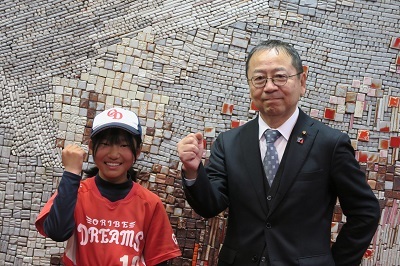 写真:ソフトボール表敬訪問