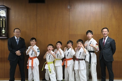 写真：空手表敬訪問