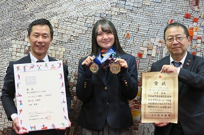 写真：アーチェリー表敬訪問