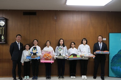 写真:発明表敬訪問