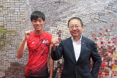 写真：陸上表敬