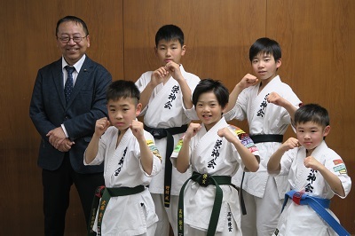 写真:5日(火曜日)空手表敬訪問