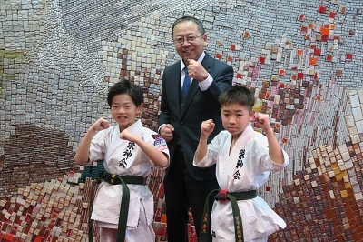 写真:空手表敬訪問