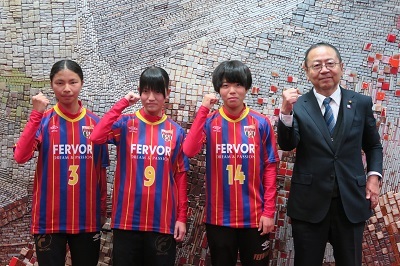 写真:サッカー表敬訪問