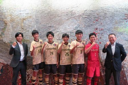 写真:サッカー表敬訪問