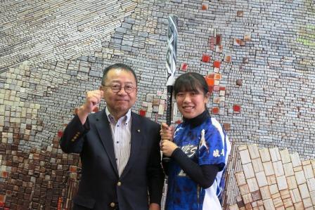 写真:ソフトボール表敬訪問