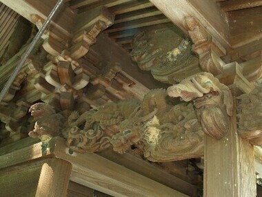 写真：本殿の彫刻