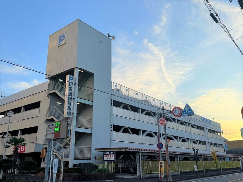 写真：豊岡駐車場、原付駐車場
