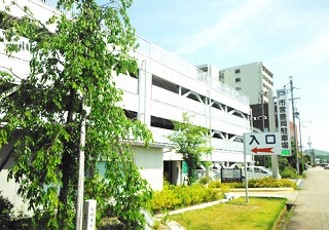 写真：豊岡駐車場、原付駐車場　外観