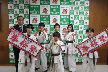 写真:JKJO全日本ジュニア空手道選手権大会出場者表敬訪問