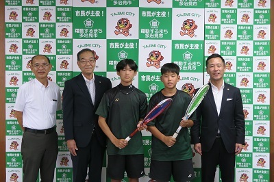 写真：全国中学校体育大会（ソフトテニス）出場者表敬訪問