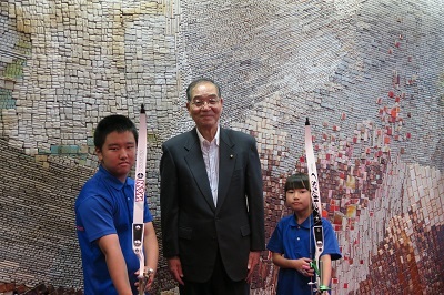 写真：アーチェリー大会出場者表敬訪問