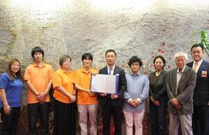 写真：市民討議会提言書提出