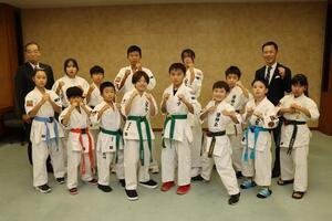 写真：第19回JKJO全日本ジュニア空手道選手権大会出場選手表敬訪問