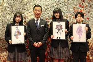 写真：第62回全国ファッションデザイン画コンテスト入賞者表敬訪問