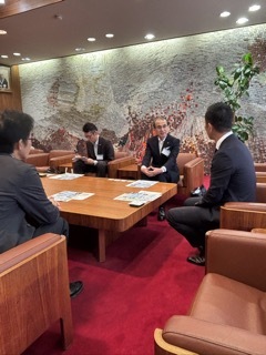 写真：面談（公益財団法人岐阜県建設研究センター）