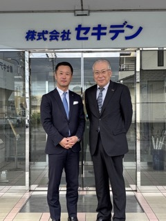 写真：面談（株式会社セキデン本社）