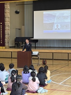 写真：市之倉小学校講話