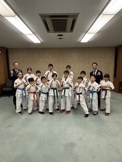 写真：第19回JKJO全日本ジュニア空手道選手権大会に出場する選手の表敬訪問