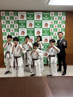 写真：JKJO全日本ジュニア空手道選手権大会等出場選手表敬訪問