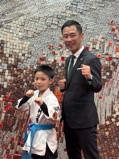 写真：4大会に出場する空手選手表敬訪問