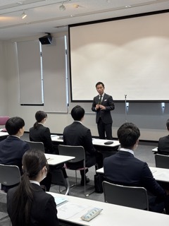 写真：多治見市役所内定者への訓示