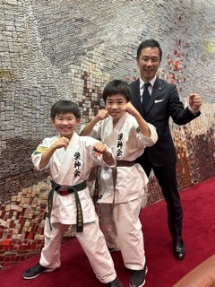 写真：空手道選手権大会等出場選手表敬訪問